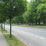 Charming Boulevard דירה