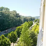 Charming Boulevard דירה *