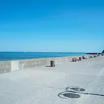 Charming Boulevard
