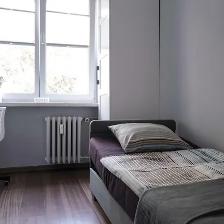 Charming Boulevard Apartment *