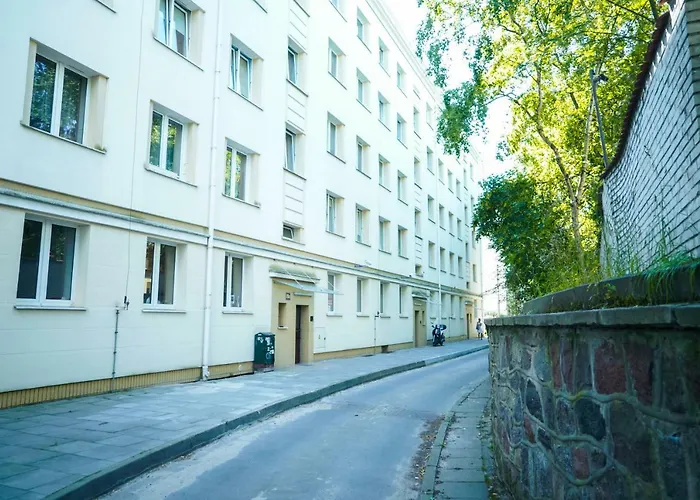 Charming Boulevard Apartment *